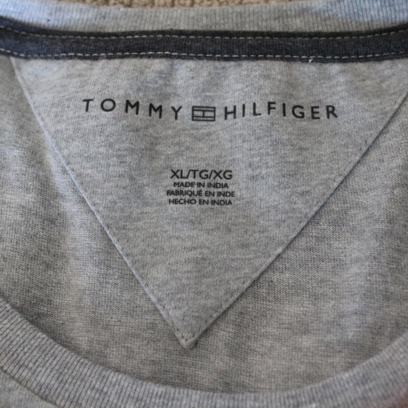 Men's Tommy Hilfiger Tee - Picture 4 of 6